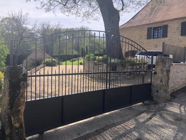 Agreable Chambre D Hote Avec Piscine Et Jacuzzi Thégra Exterior foto